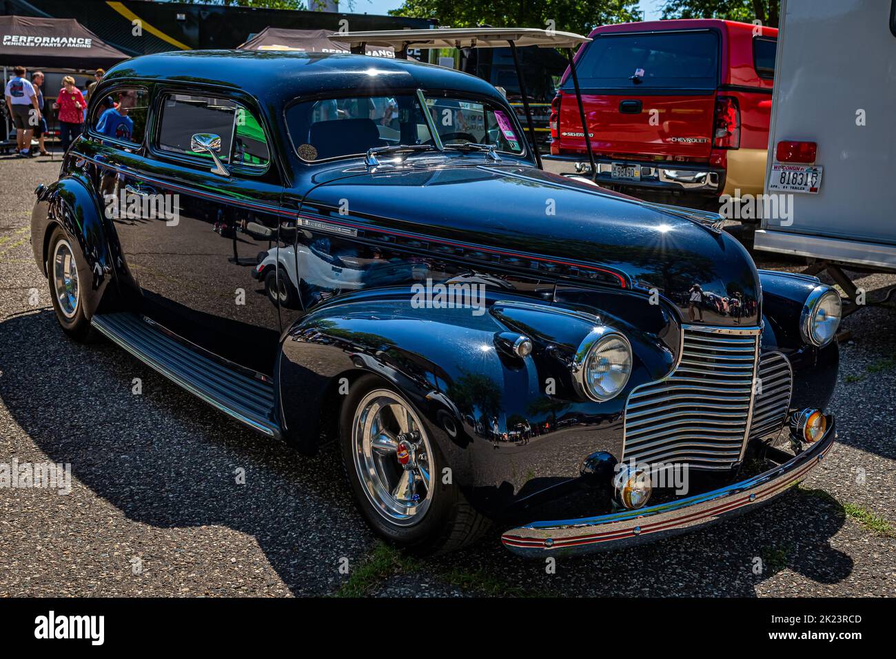 Falcon Heights, MN - 18 juin 2022 : vue panoramique d'un coupé Master 85 1940 de Chevrolet lors d'un salon automobile local. Banque D'Images