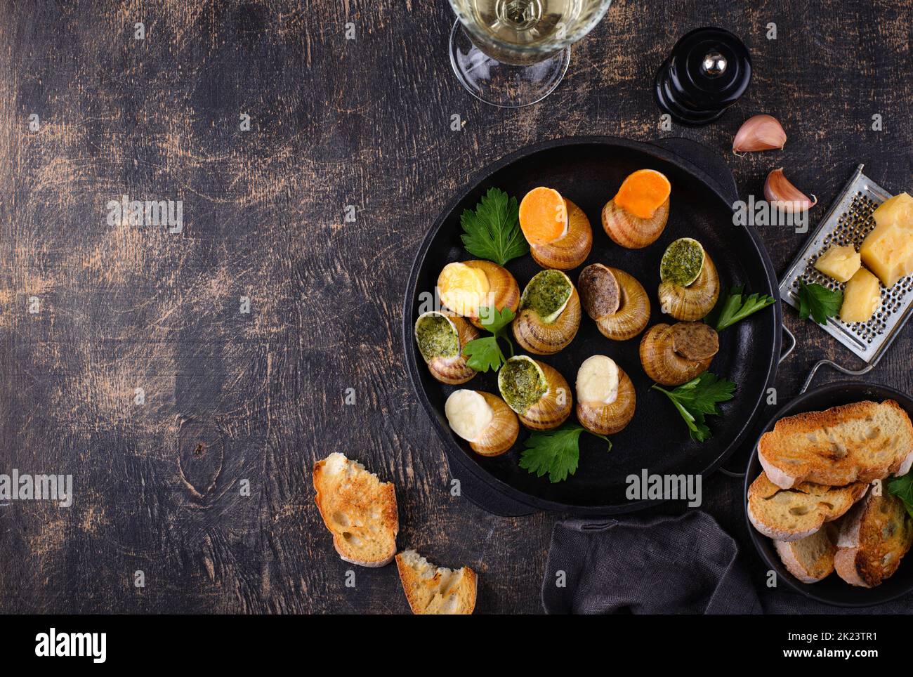 Escargots cuits Escargot avec du pain Banque D'Images