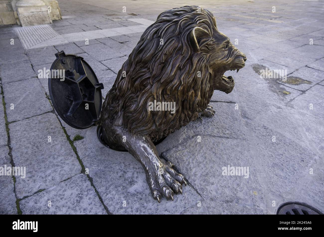 Décoration avec une sculpture dans la ville, art moderne Banque D'Images