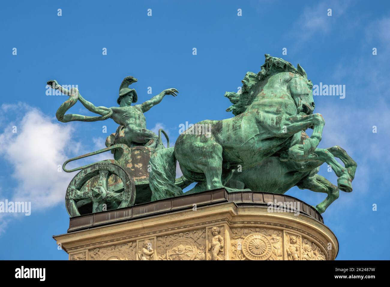 Budapest, Hongrie 19.08.2021.Monument du millénaire de Hongrie sur une place des héros à Budapest, le matin ensoleillé de l'été Banque D'Images