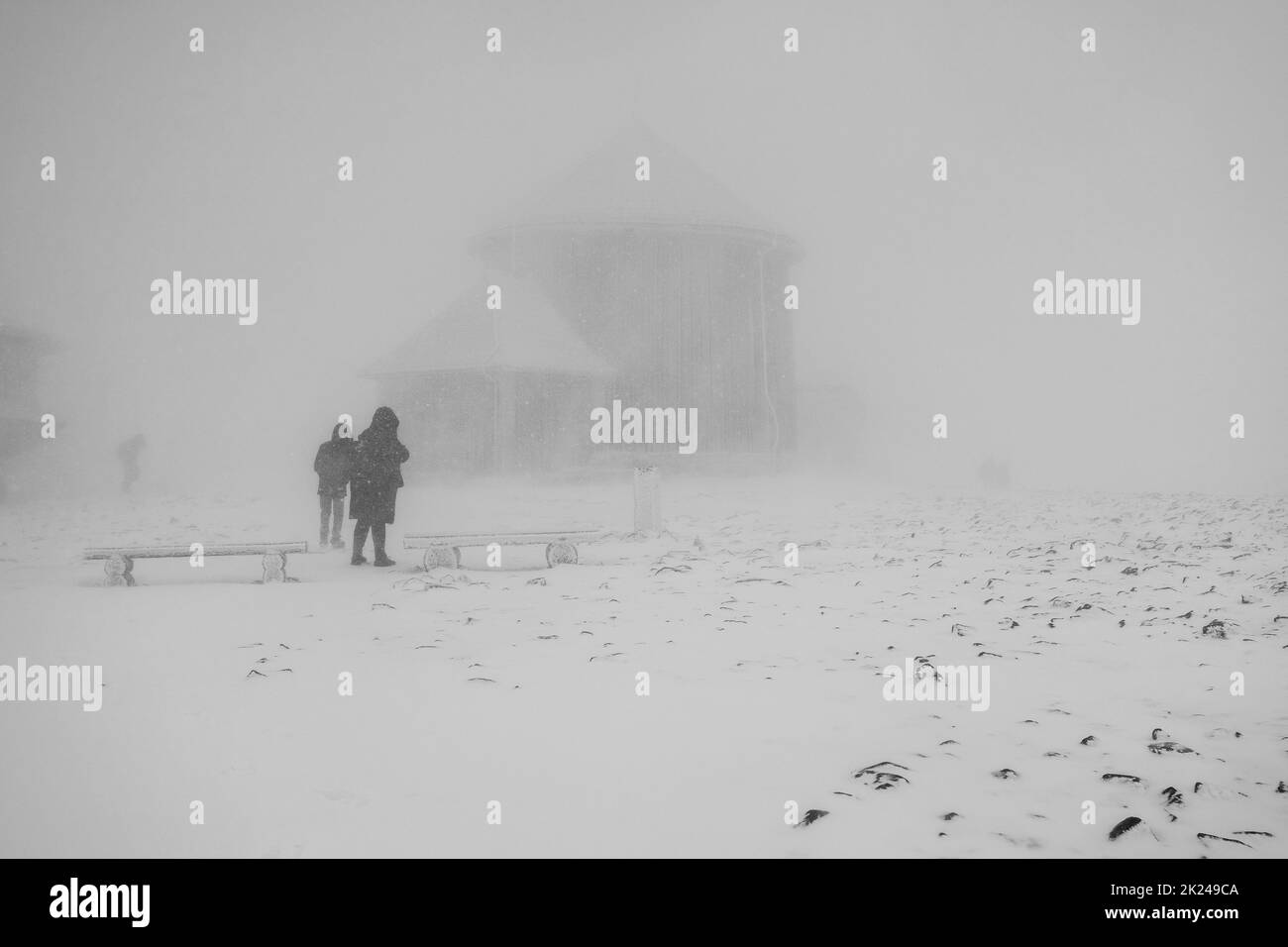 La chapelle catholique romaine de la chapelle Saint-Laurent au sommet de Sniezka, les monts Karkonosze à la frontière de la Pologne et de la République tchèque.Fort Banque D'Images