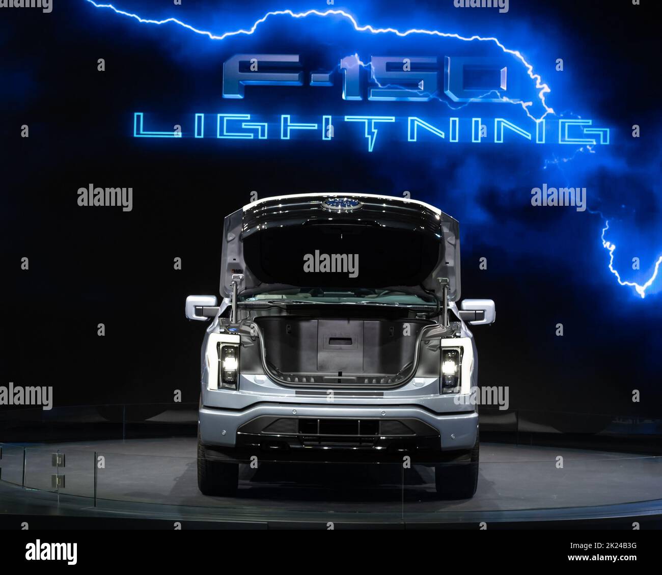 DETROIT, MI/USA - 14 SEPTEMBRE 2022 : un camion Ford F-150 Lightning EV au salon international de l'auto de Detroit (NAIAS). Banque D'Images