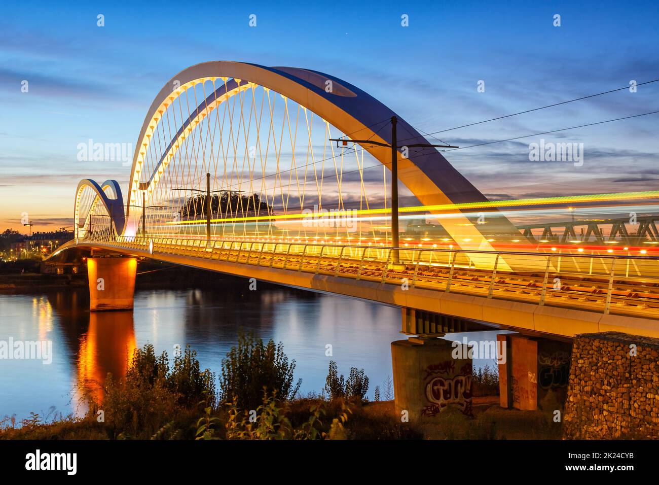 Pont Beatus Rhenanus pour trams sur le Rhin entre Kehl et Strasbourg Allemagne transport France Banque D'Images