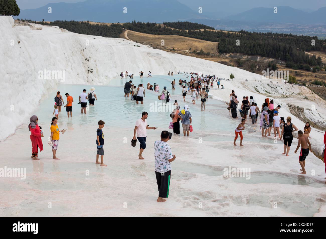 Pamukkale TURQUIE 24 Juillet 2021 Image Des Terrasses De Travertin pamukkale-turquie-24-juillet-2021-image-des-terrasses-de-travertin