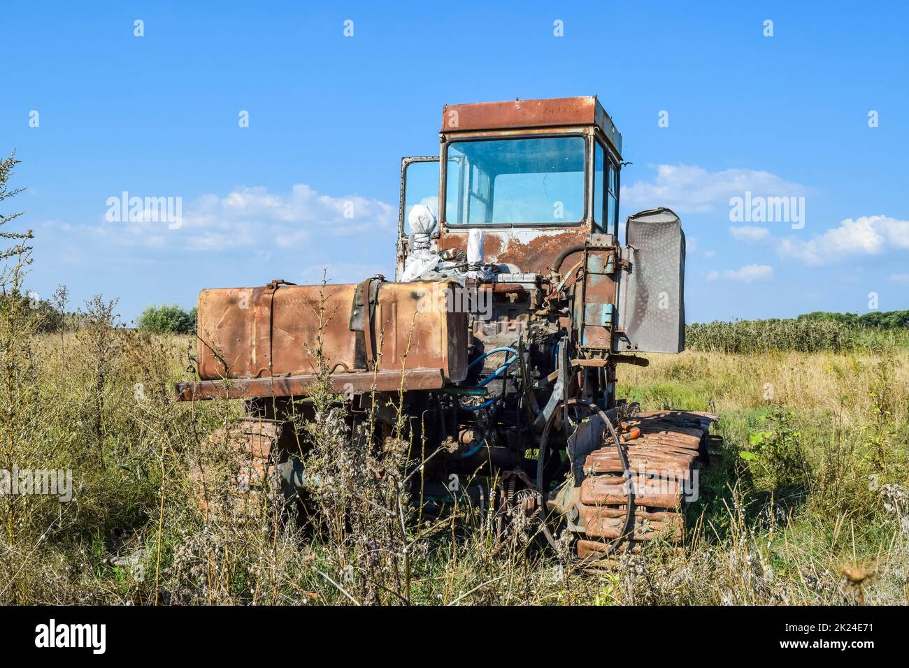 Old rusty démonté à la moissonneuse-batteuse. Moissonneuses-batteuses Machines Agricoles Banque D'Images