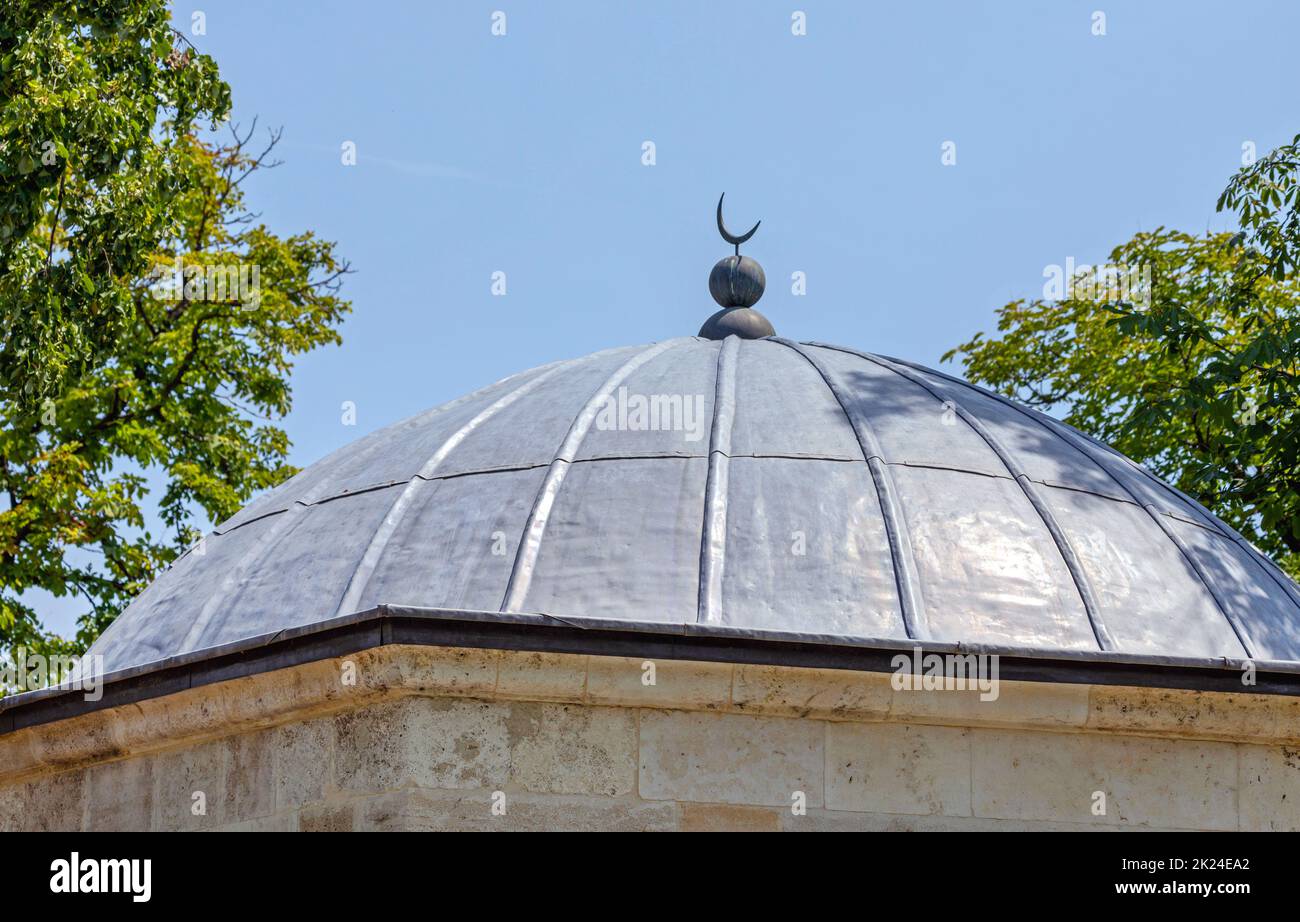 Demi-croissant au tombeau ottoman dôme en aluminium Banque D'Images