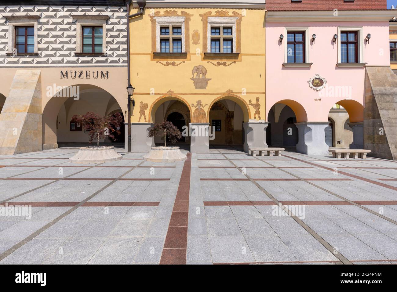 Tarnow, Pologne - 24 juillet 2021 : place de la ville avec maisons de tenement colorées de la Renaissance.Le marché a été fondé au XIVe siècle au cours de l'emplacement Banque D'Images