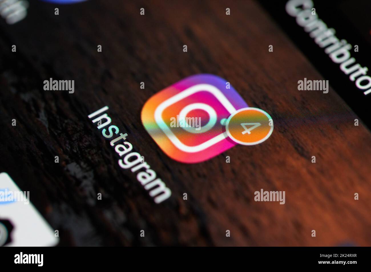 Budapest, Hongrie - Circa 2022: Notifications non lues Instagram sur un smartphone. Icône de l'application Banque D'Images
