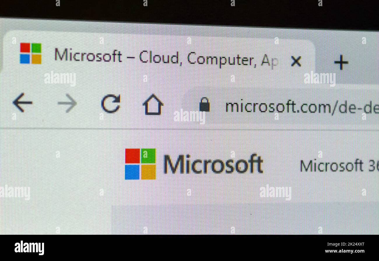 Hambourg, Allemagne - 27. Avril 2022 : gros plan extrême de la page d'accueil de la société Microsoft sur écran LCD dans le navigateur Internet Banque D'Images