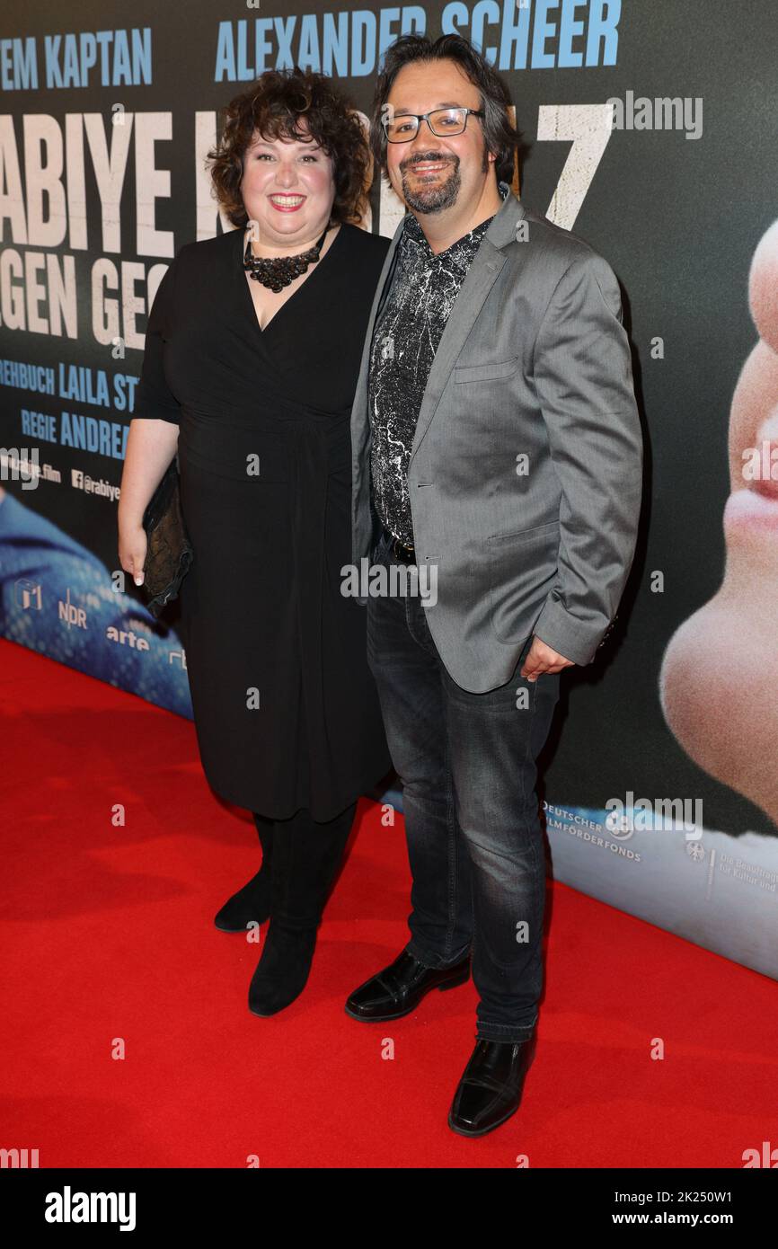 Meltem Kaptan, Daniel Holl, première Rabiyte Kurnaz gegen George W. Bush, Kino Lichtburg, Essen, 12.04.2022 Banque D'Images Meltem Kaptan, Daniel Holl, première Rabiyte Kurnaz gegen George W. Bush, Kino Lichtburg, Essen, 12.04.2022 Banque D'Images