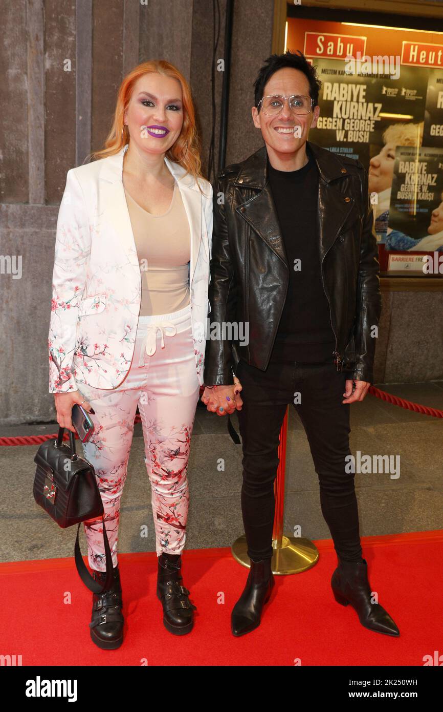 Sabine Fischer, Andy apporte, première Rabiyte Kurnaz gegen George W. Bush, Kino Lichtburg, Essen, 12.04.2022 Banque D'Images Sabine Fischer, Andy apporte, première Rabiyte Kurnaz gegen George W. Bush, Kino Lichtburg, Essen, 12.04.2022 Banque D'Images