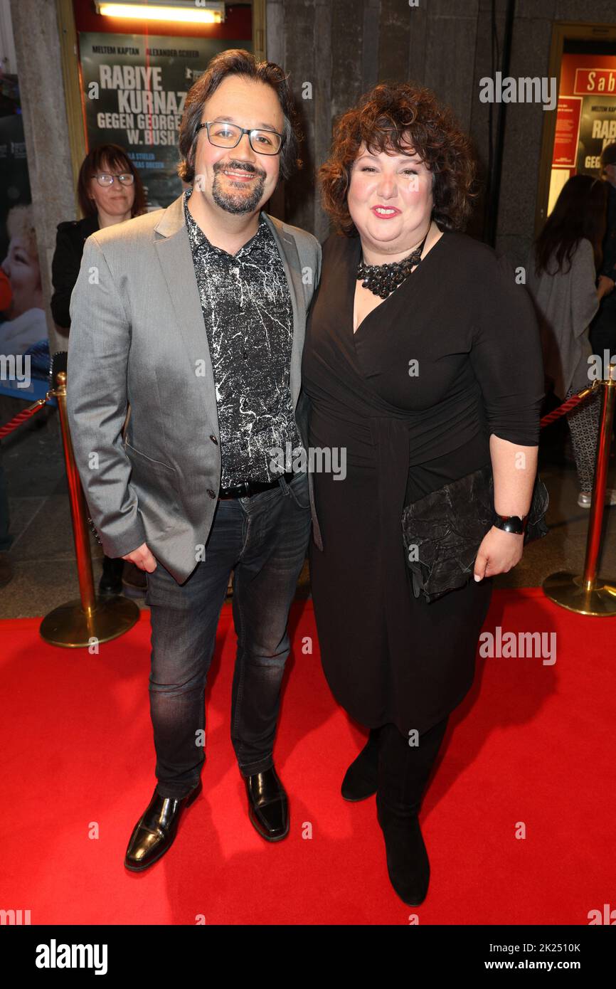 Daniel Holl, Meltem Kaptan, première Rabiyte Kurnaz gegen George W. Bush, Kino Lichtburg, Essen, 12.04.2022 Banque D'Images Daniel Holl, Meltem Kaptan, première Rabiyte Kurnaz gegen George W. Bush, Kino Lichtburg, Essen, 12.04.2022 Banque D'Images