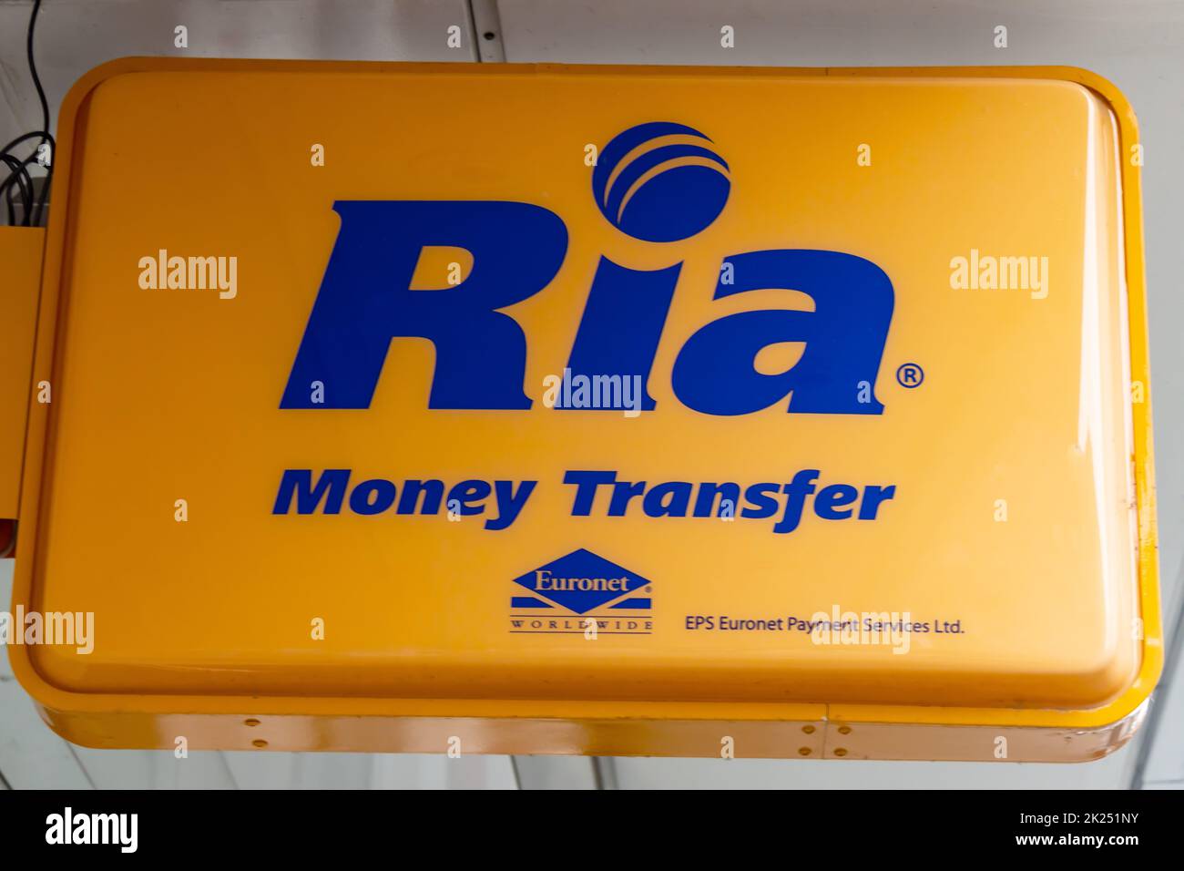 WETZLAR, ALLEMAGNE 2022-04-23: Ria transfert d'argent se connecter à Wetzlar, Allemagne Banque D'Images