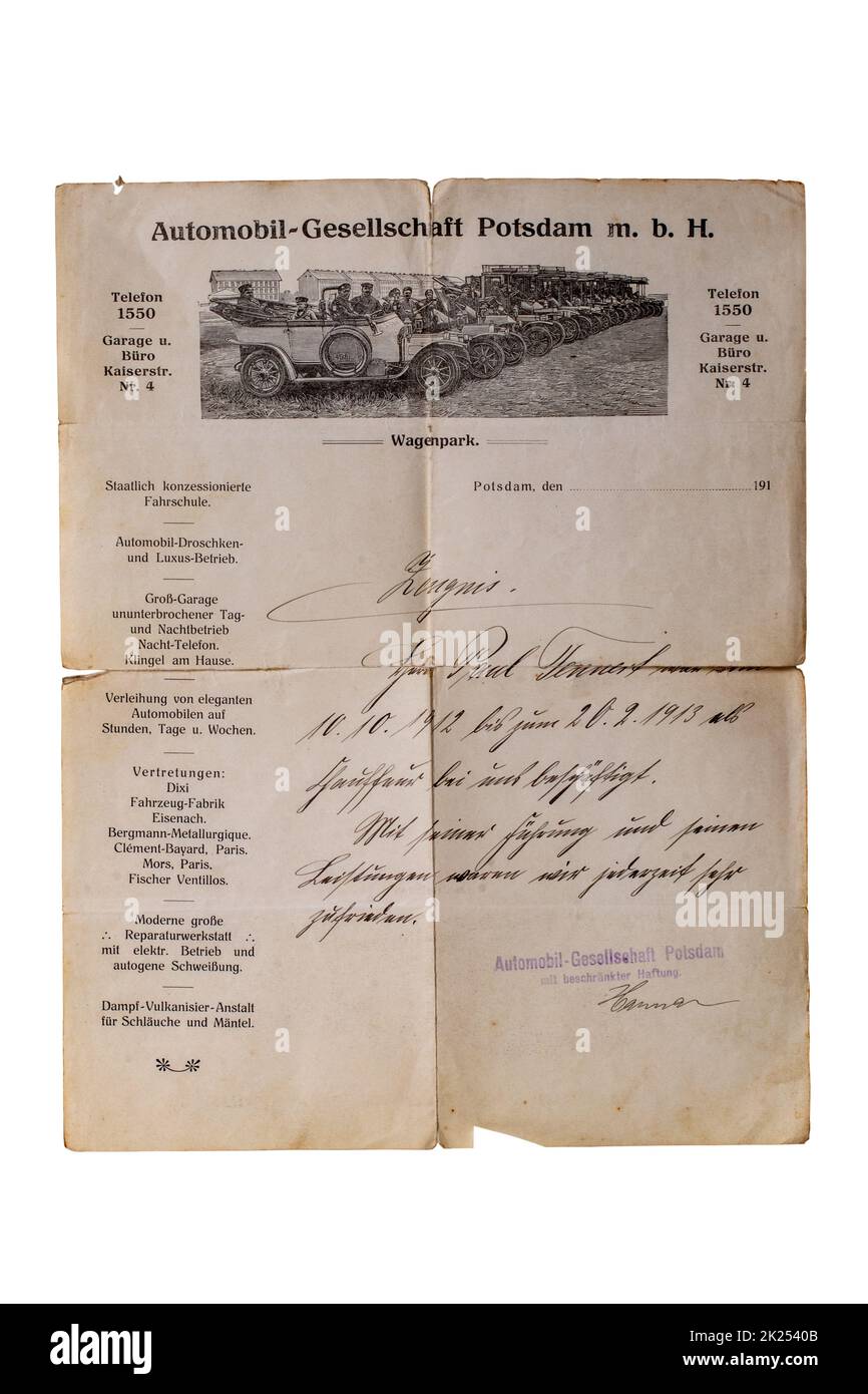 Potsdam, Allemagne - 06 MAI 2022. Gros plan d'une ancienne lettre d'évaluation de 1913 pour un chauffeur. Masque. Il a travaillé pour la société Automobi Banque D'Images