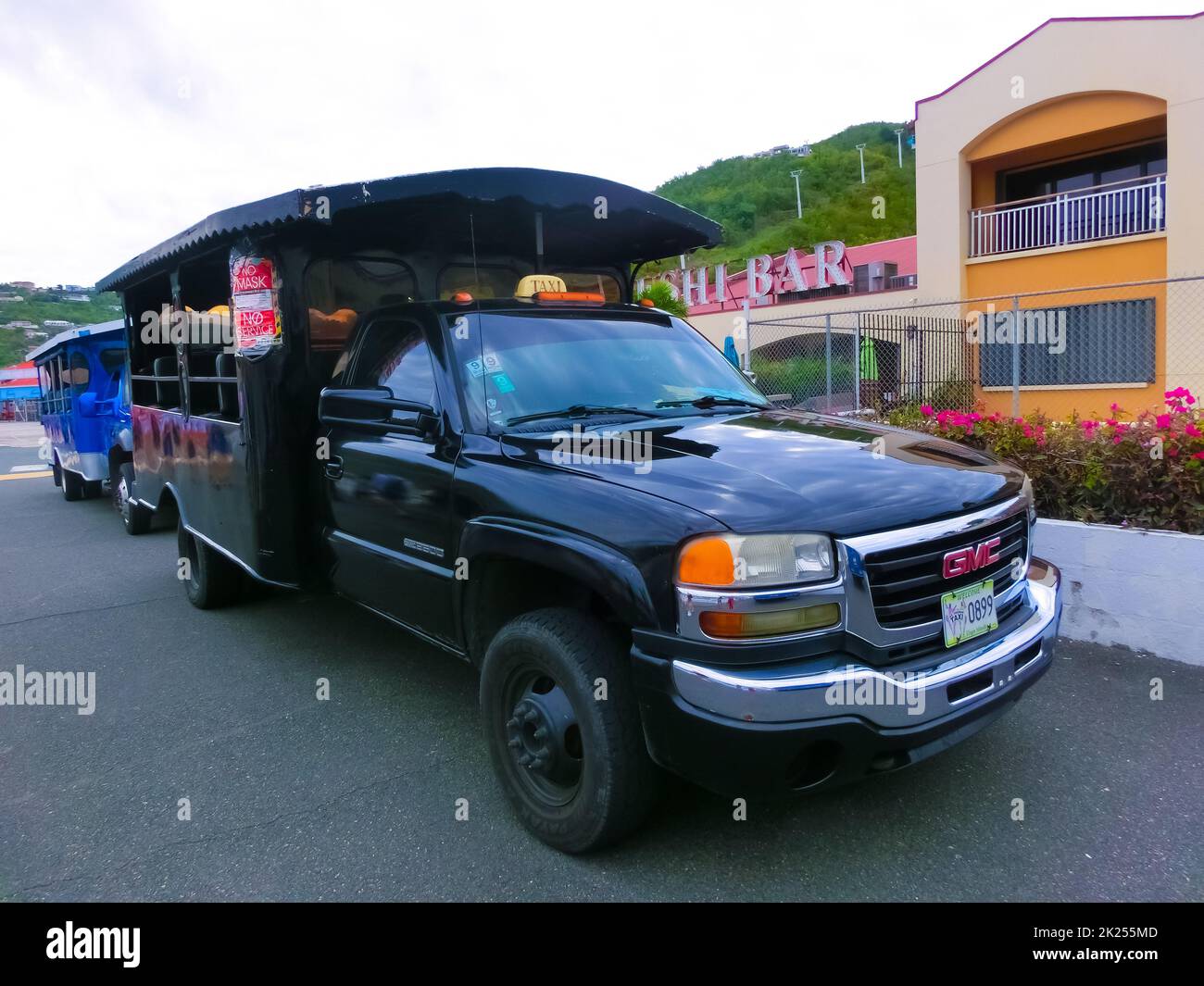 Saint Thomas, USVI - 4 mai 2022: L'excursion ou la visite en bus sur Saint Thomas, USVI dans les îles Vierges américaines - concept de voyage. Transport à une plage sur un Banque D'Images