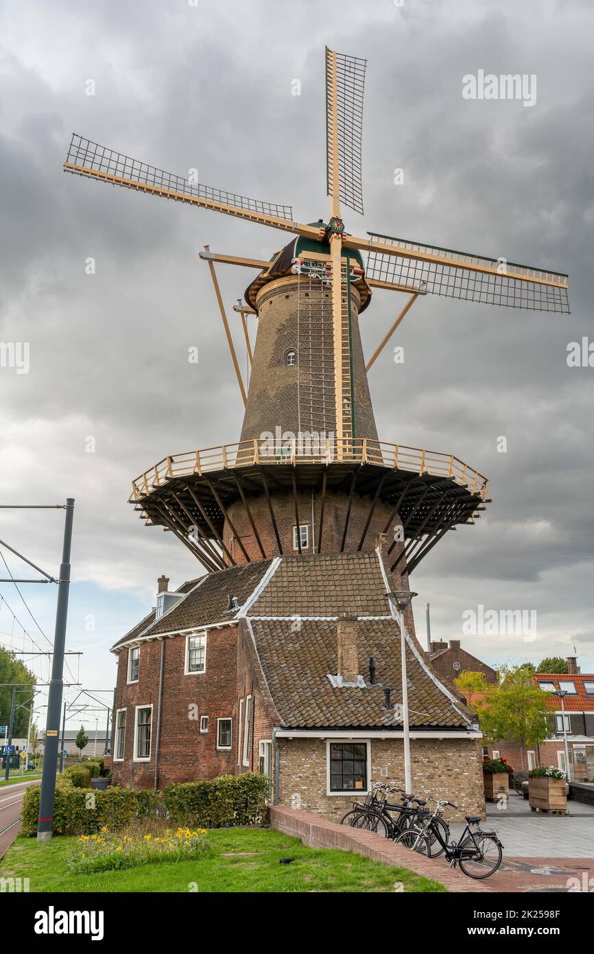 Historical dutch windmill in the city of Delft known locally as De Roos (the rose) Banque D'Images