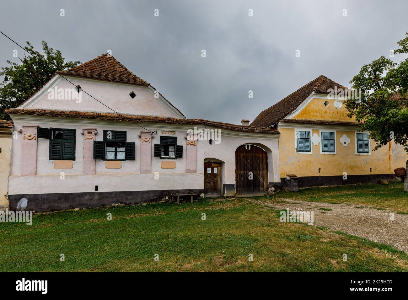 Les maisons de ferme du village de Viscri en Roumanie Banque D'Images