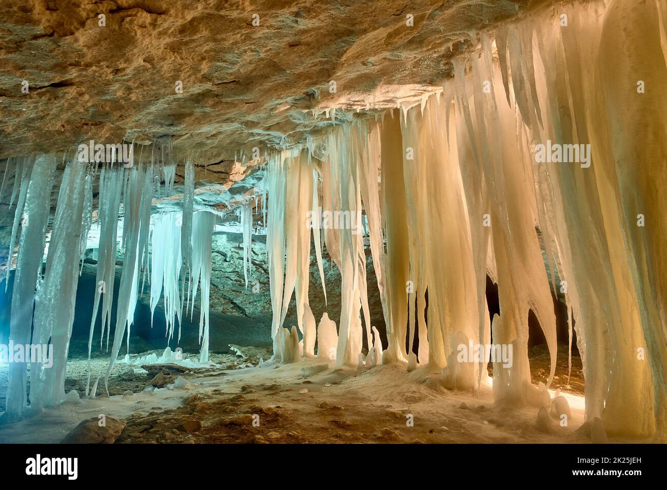 Grottes karstiques de Pinezhsky dans la région d'Arkhangelsk Banque D'Images