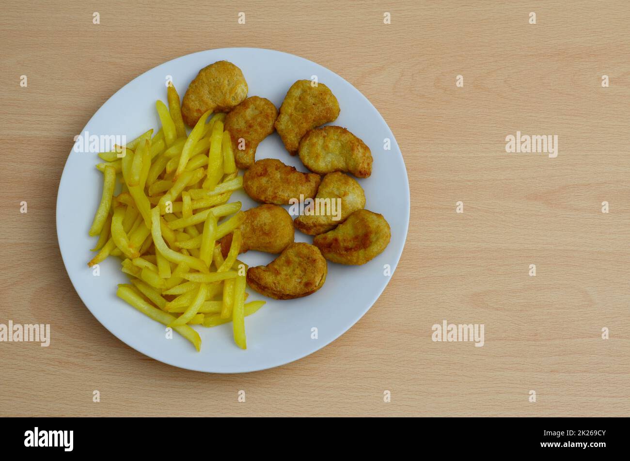 Nuggets de poulet avec frites Banque D'Images