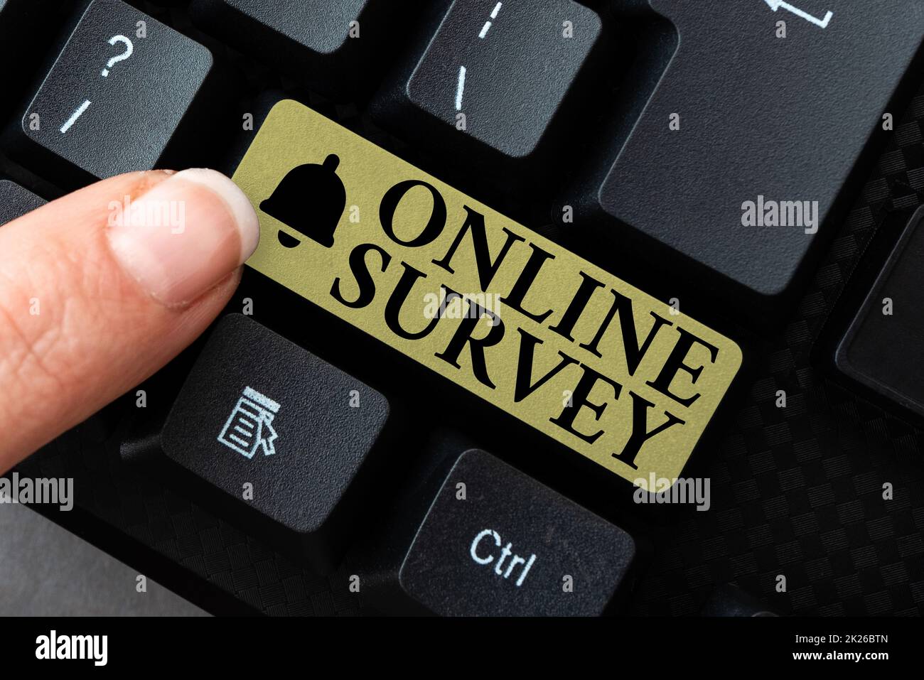 Enquête en ligne sur les affiches manuscrite. Présentation commerciale réévaluation Feedback Sondage satisfaction taux témoignage consultation de l'historique des transactions en ligne, création d'un système de fichiers organisé Banque D'Images