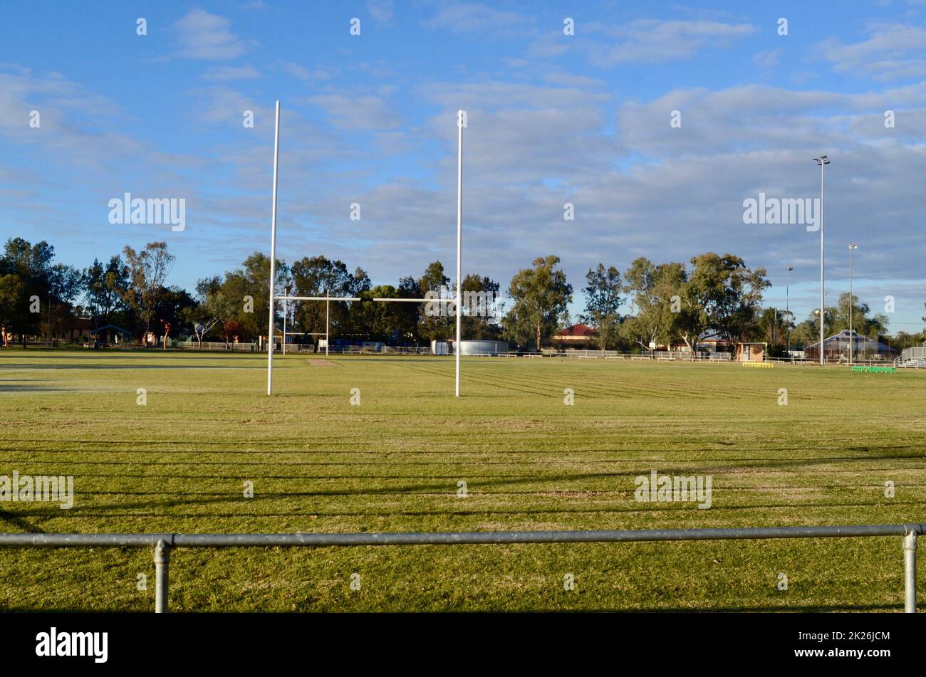 Un terrain de rugby dans un parc de la ville rurale de trundle, en Australie Banque D'Images