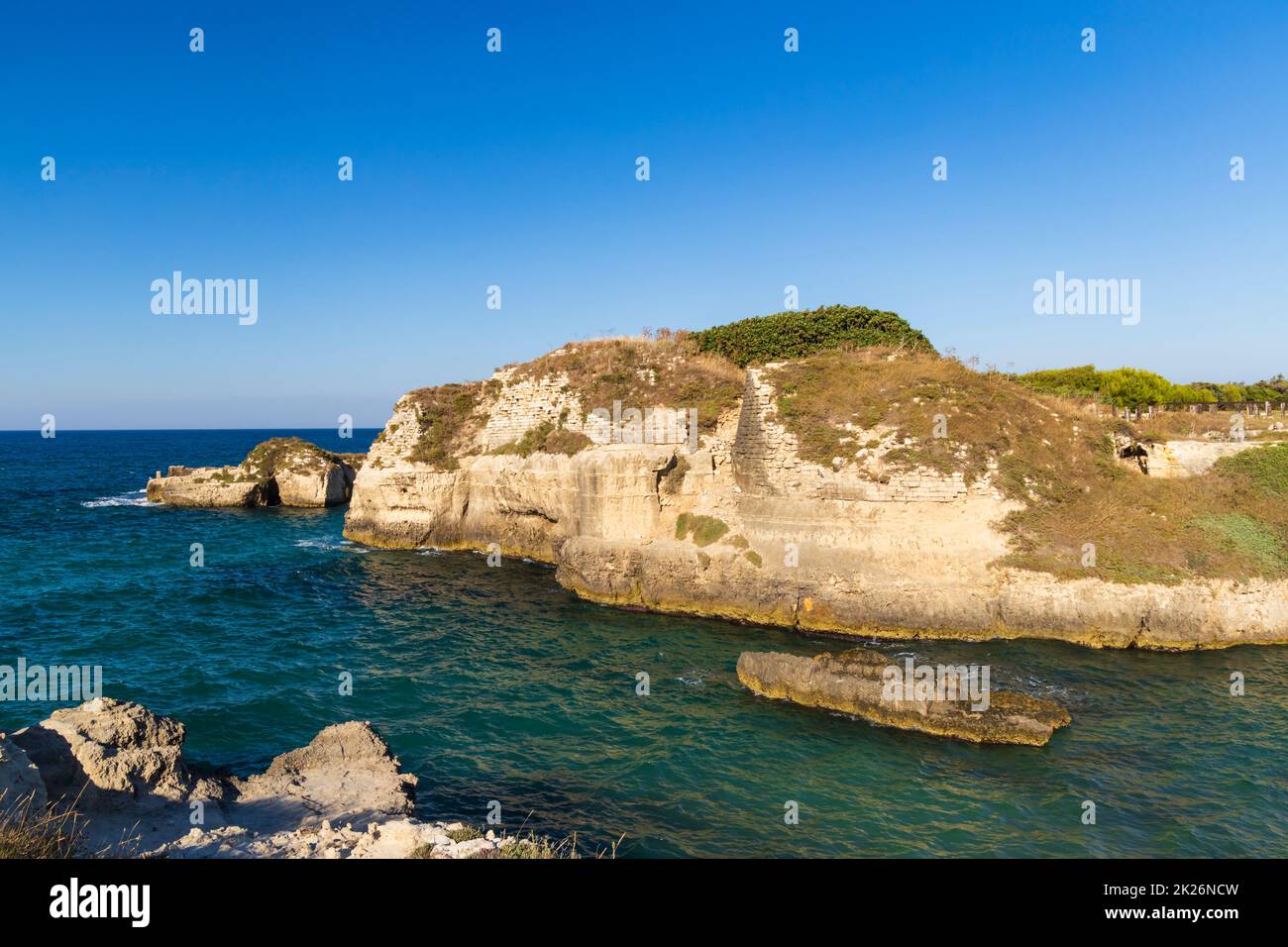 Roca Vecchia, site archéologique près de Torre di Roca Vecchia, Apulia, Italie Banque D'Images