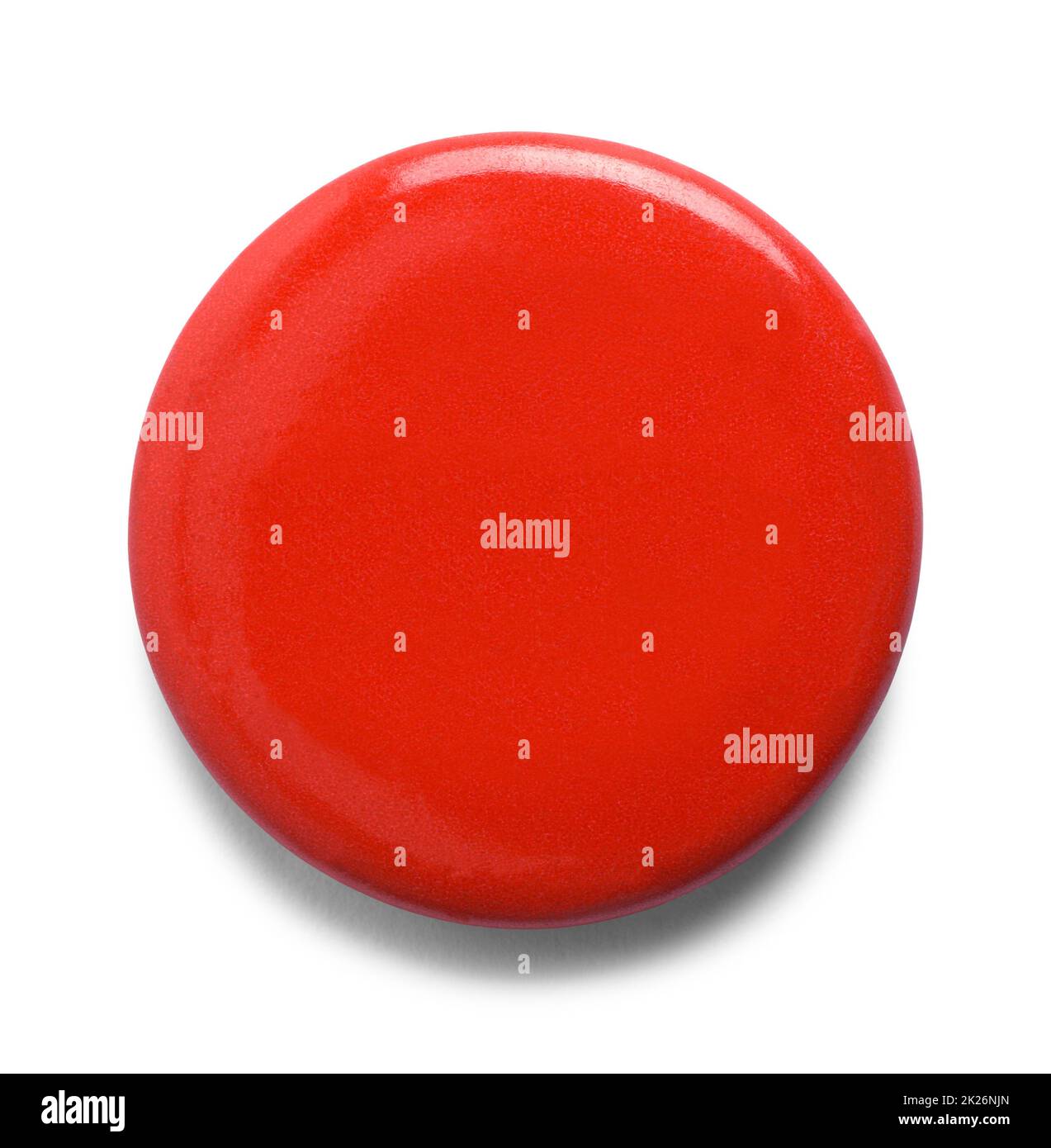 Bouton rond rouge découpé sur blanc. Banque D'Images