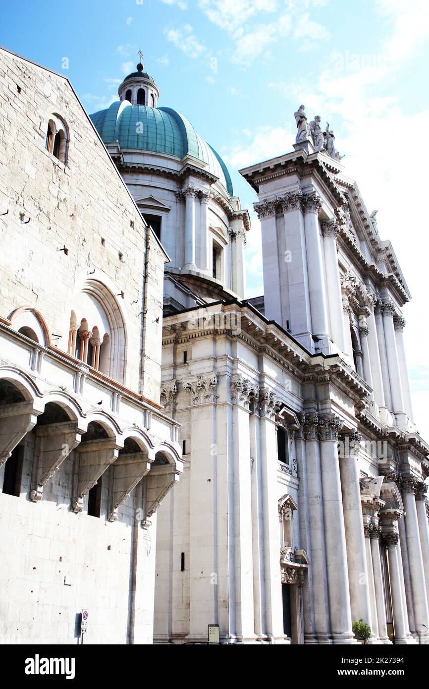 Le Duomo Nuovo ou nouvelle cathédrale, la plus grande église catholique romaine à Brescia, Italie Banque D'Images