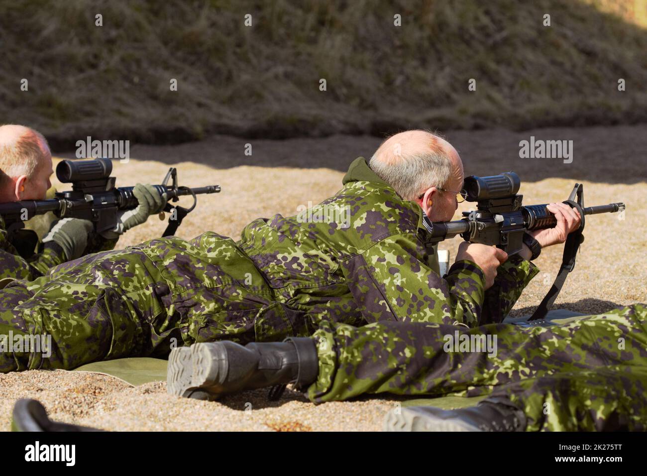 Objectif prêt.....Photo de soldats pratiquant le sharpshooting. Banque D'Images