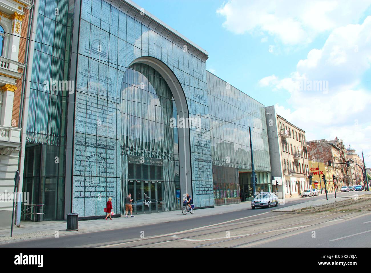 Bâtiment en verre à Lodz. Architecture moderne des bâtiments de la ville Banque D'Images