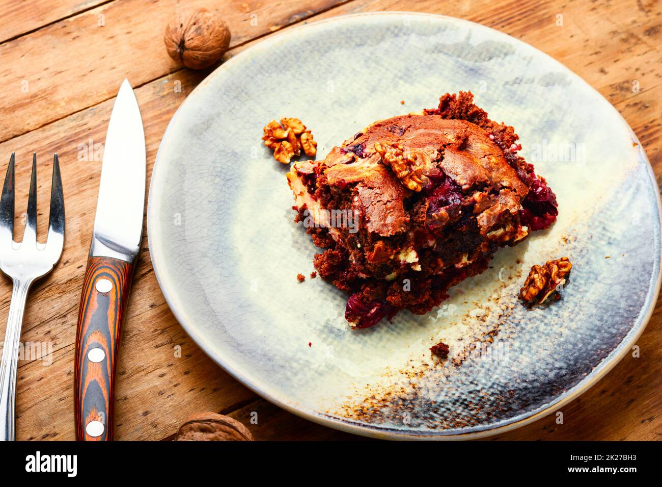 Gâteau de marbre avec cerises. Banque D'Images