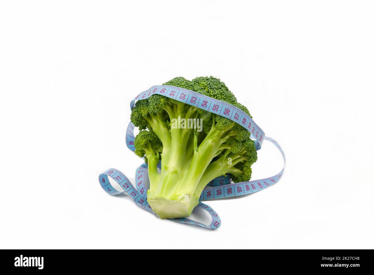 brocoli frais avec un centimètre sur fond blanc. une alimentation saine. Banque D'Images