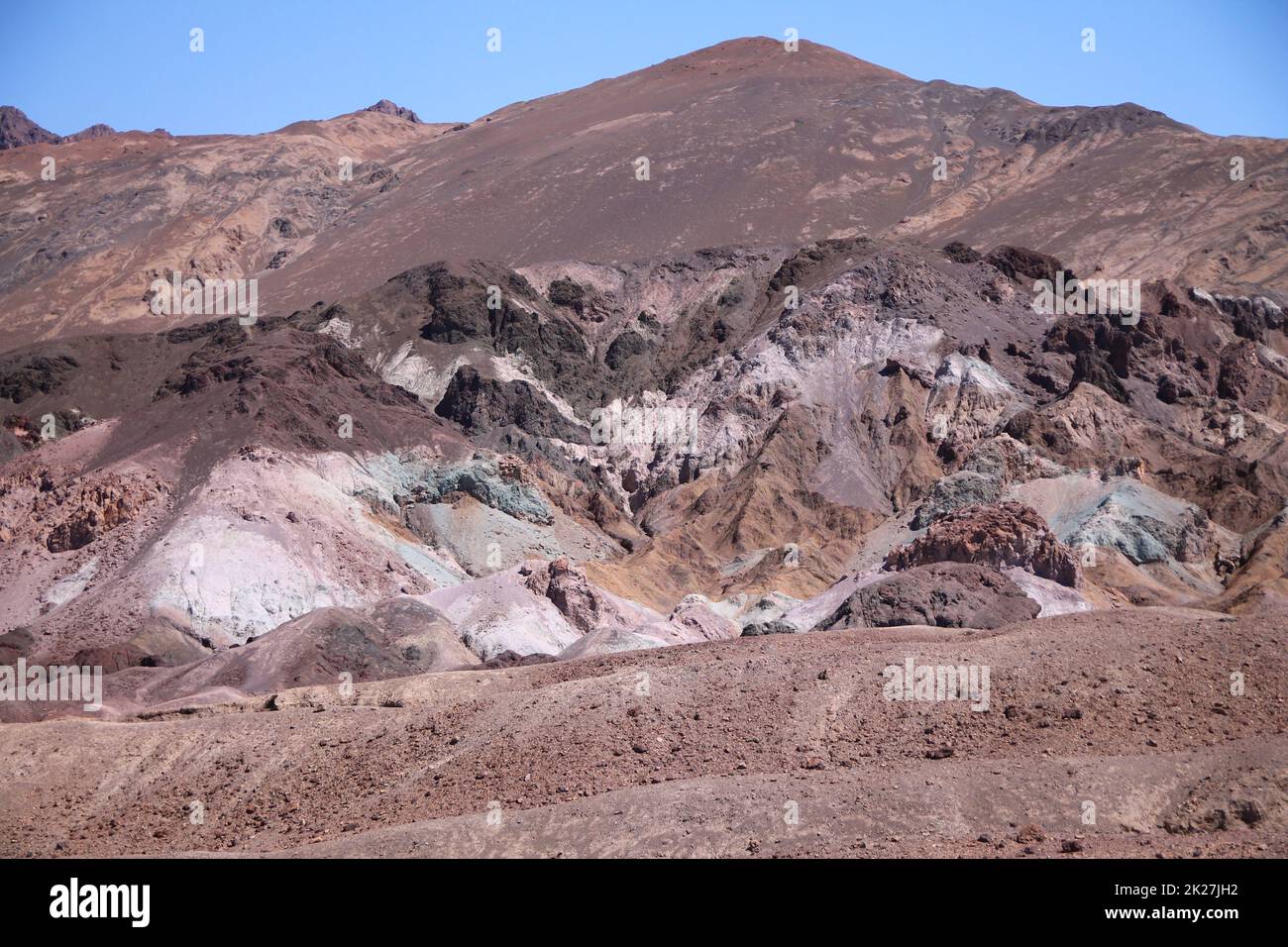 Des milliers de couleurs le long de la route de l'artiste dans le désert de la Vallée de la mort Banque D'Images