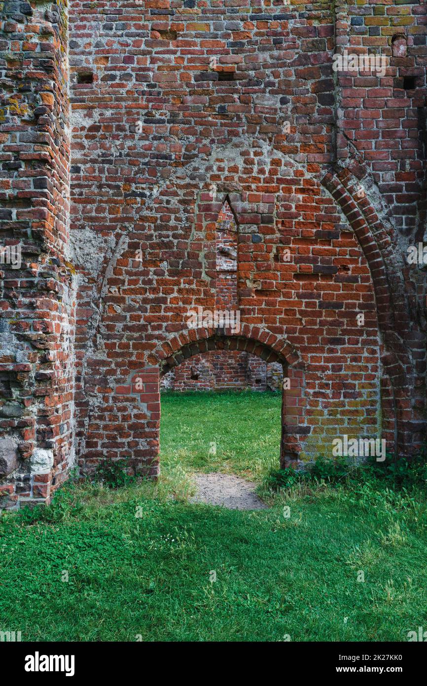 Ruines de l'abbaye d'Eldena (Abbaye de Hilda) - est un ancien monastère cistercien près de la ville actuelle de Greifswald dans Mecklembourg-Poméranie-Occidentale, Allemagne. Banque D'Images