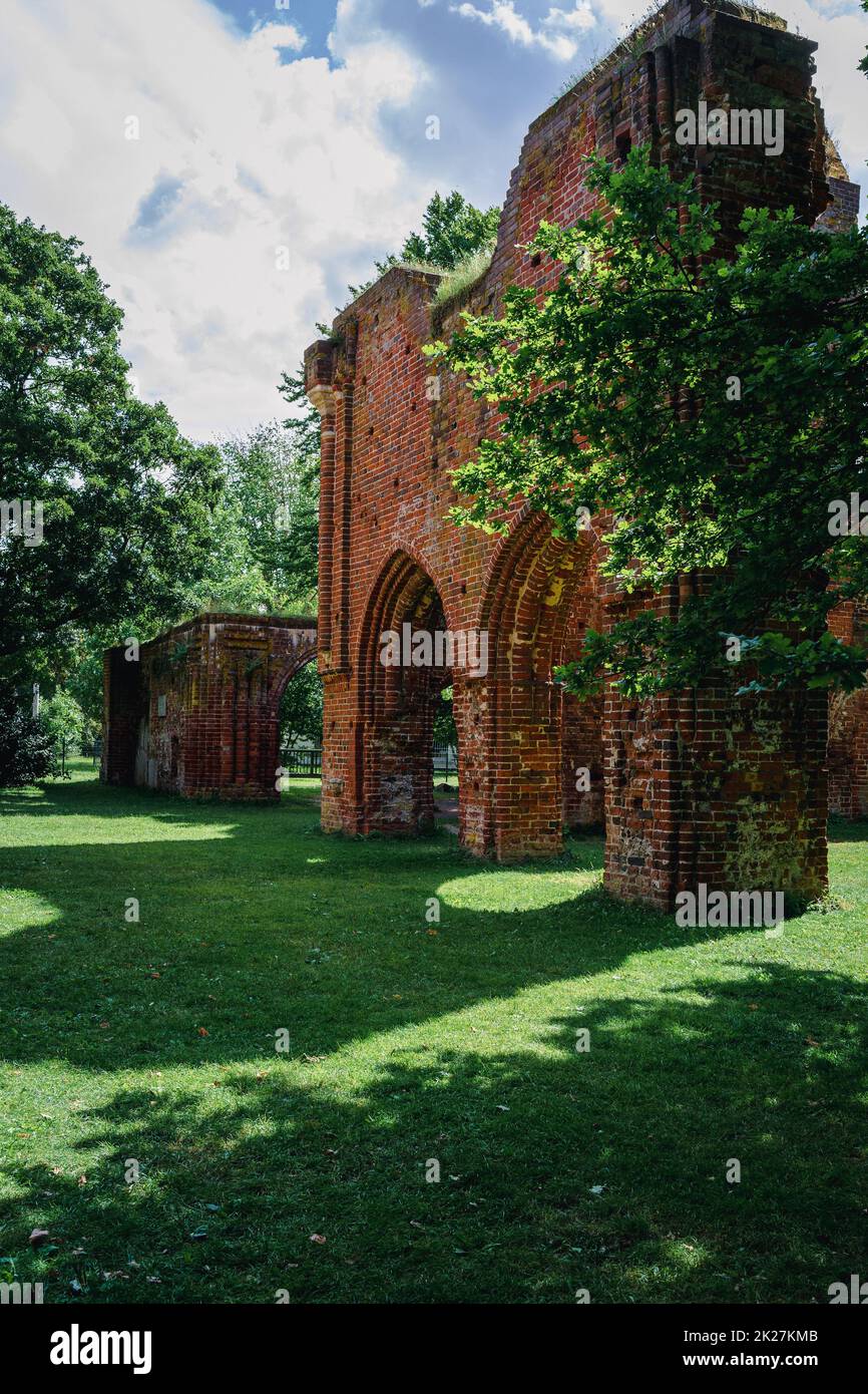 Ruines de l'abbaye d'Eldena (Abbaye de Hilda) - est un ancien monastère cistercien près de la ville actuelle de Greifswald dans Mecklembourg-Poméranie-Occidentale, Allemagne. Banque D'Images