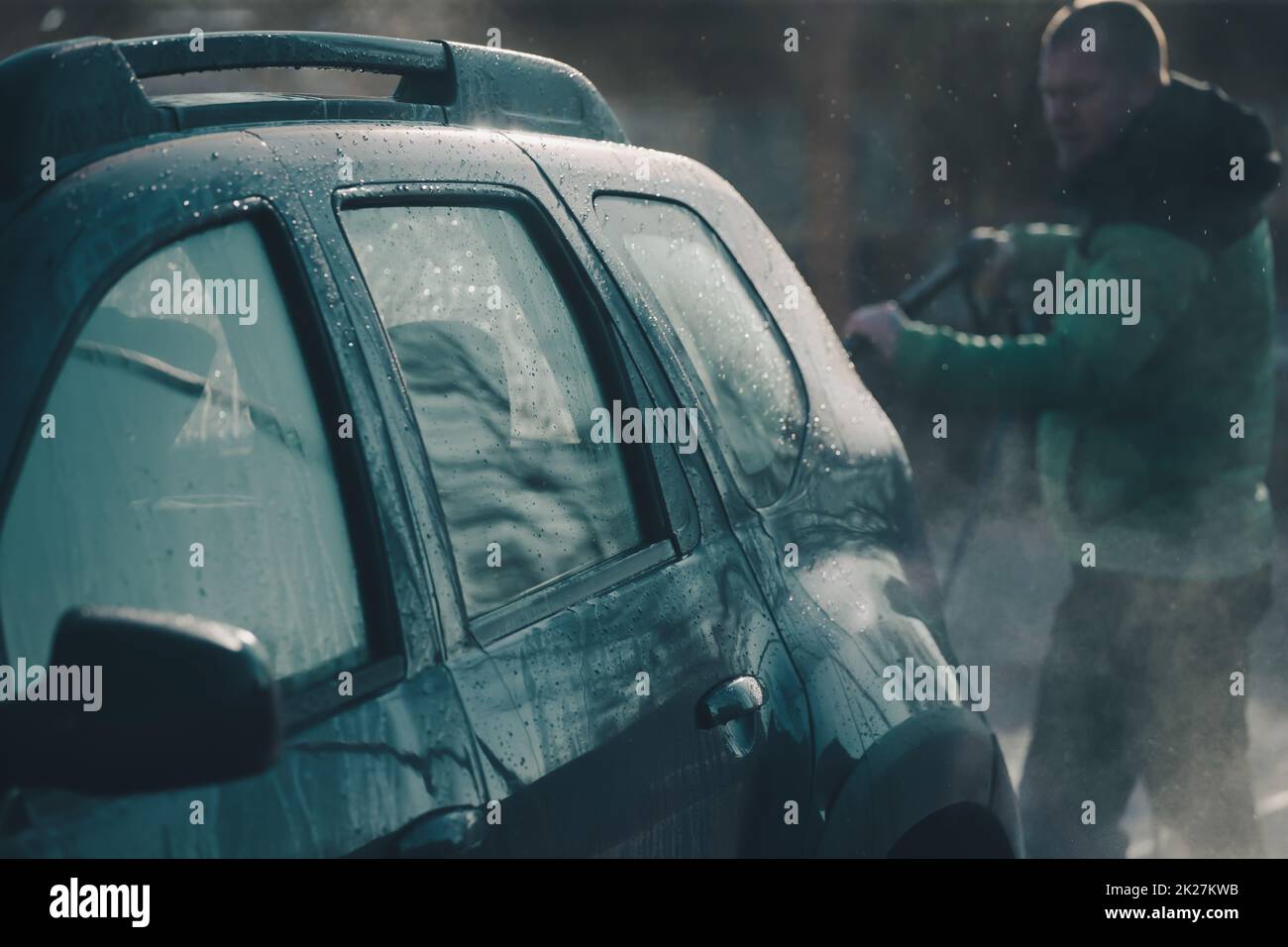 Sale hors de la voiture dans un lave-auto Banque D'Images