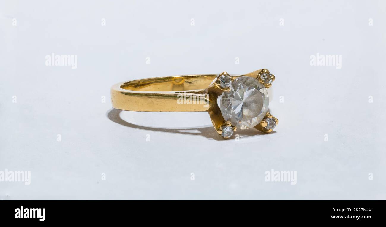 Golden Ring White Gem Banque D'Images