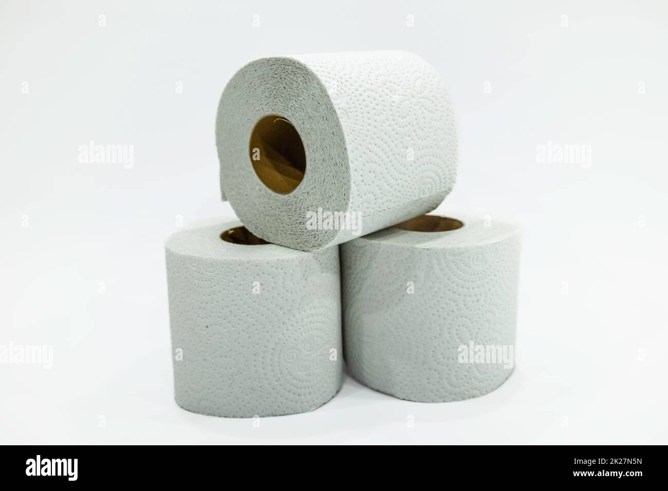 rouleaux de papier hygiénique isolés sur fond blanc Banque D'Images