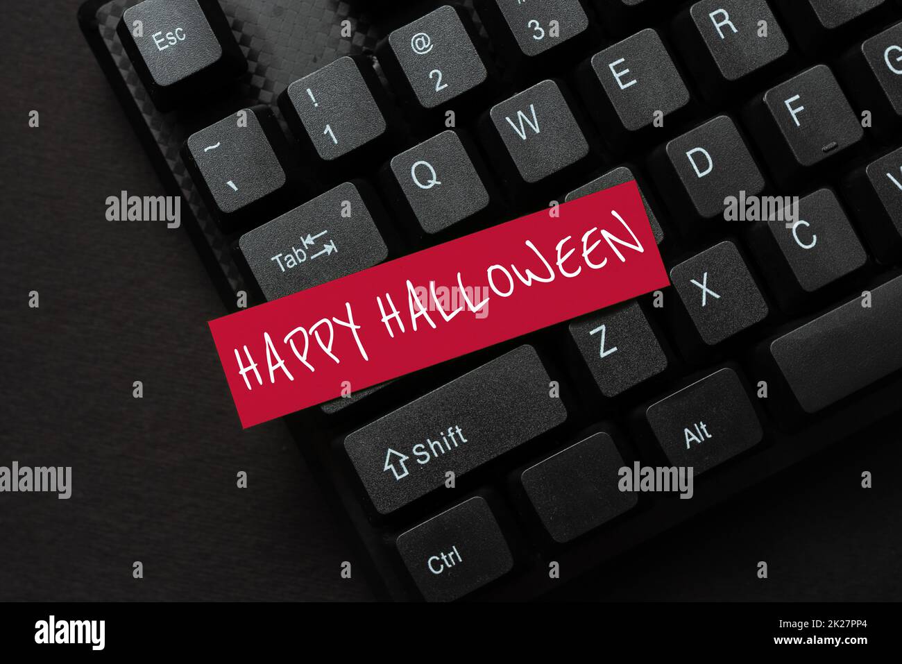 Écriture affichant le texte Happy Halloween. Internet concept un jour lié à l'aspect effrayant, hanté maison, et un Candy Résumé en ligne de dactylographie Concours, la création drôle d'idées de livre en ligne Banque D'Images