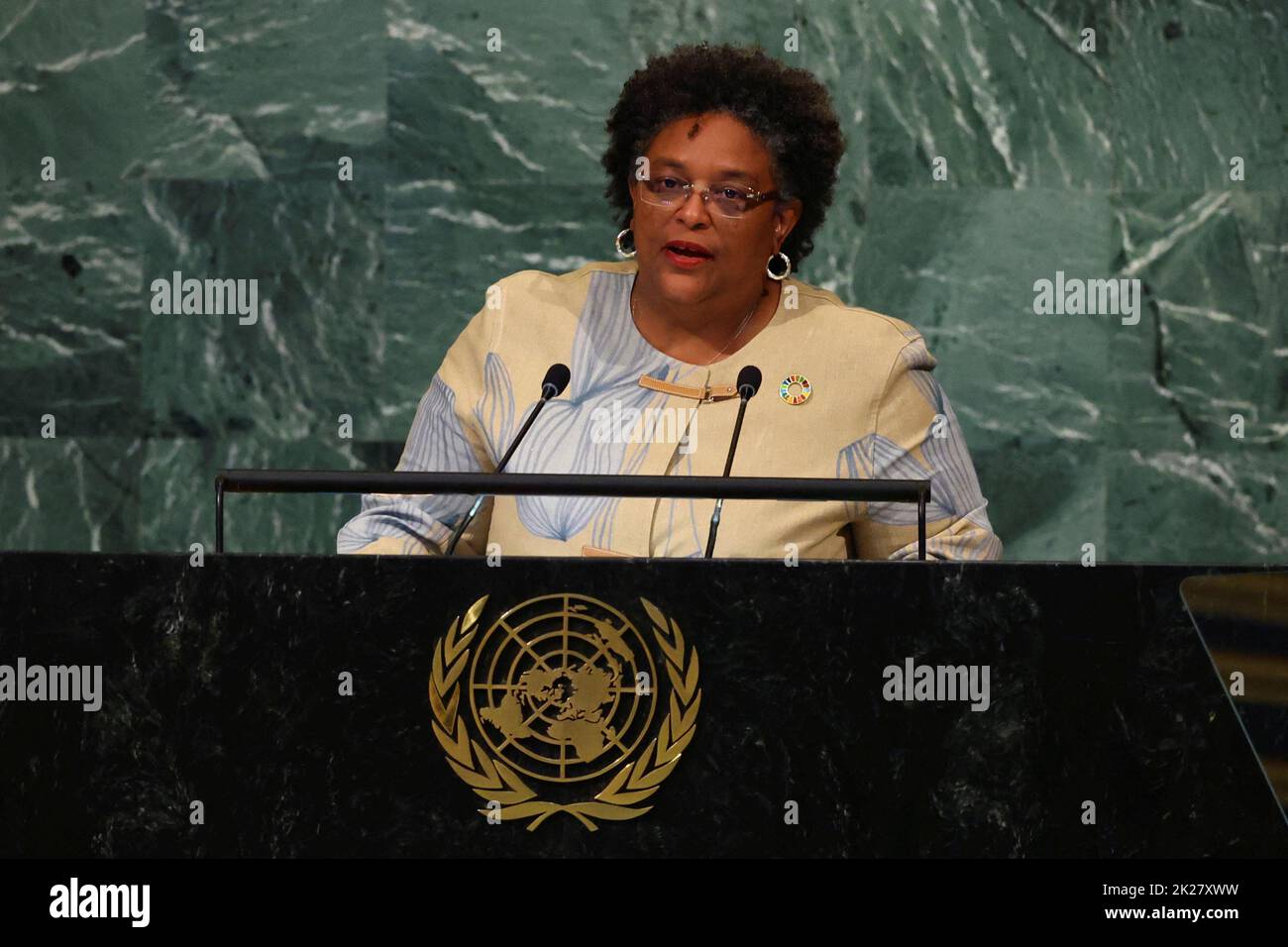 Le Premier ministre de la Barbade, Mia Mottley, s'adresse à la session de 77th de l'Assemblée générale des Nations Unies au siège de l'ONU à New York, aux États-Unis, au 22 septembre 2022. REUTERS/Mike Segar Banque D'Images