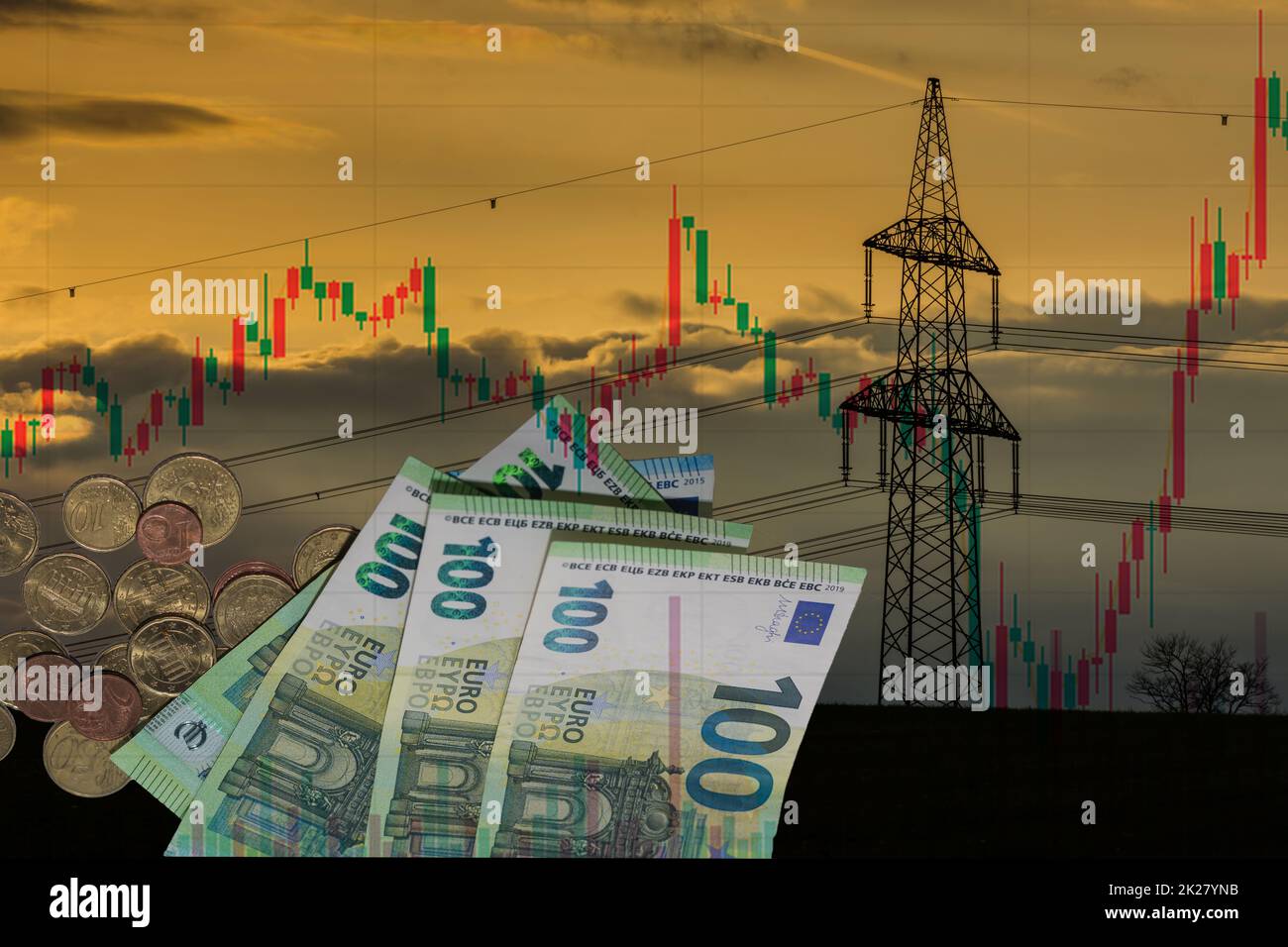 pylone d'électricité avec de nombreuses pièces et factures d'euros au coucher du soleil, comme un tableau du marché concernant les augmentations de prix de l'électricité Banque D'Images