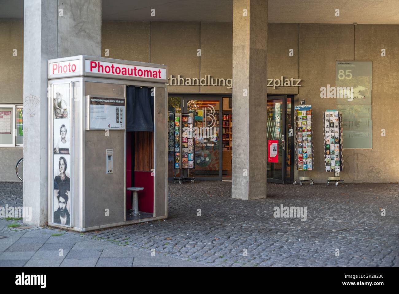 Photoautomat photo stand à Moritzplatz dans le quartier Berliner de Kreuzberg, Berlin, Allemagne, Europe Banque D'Images