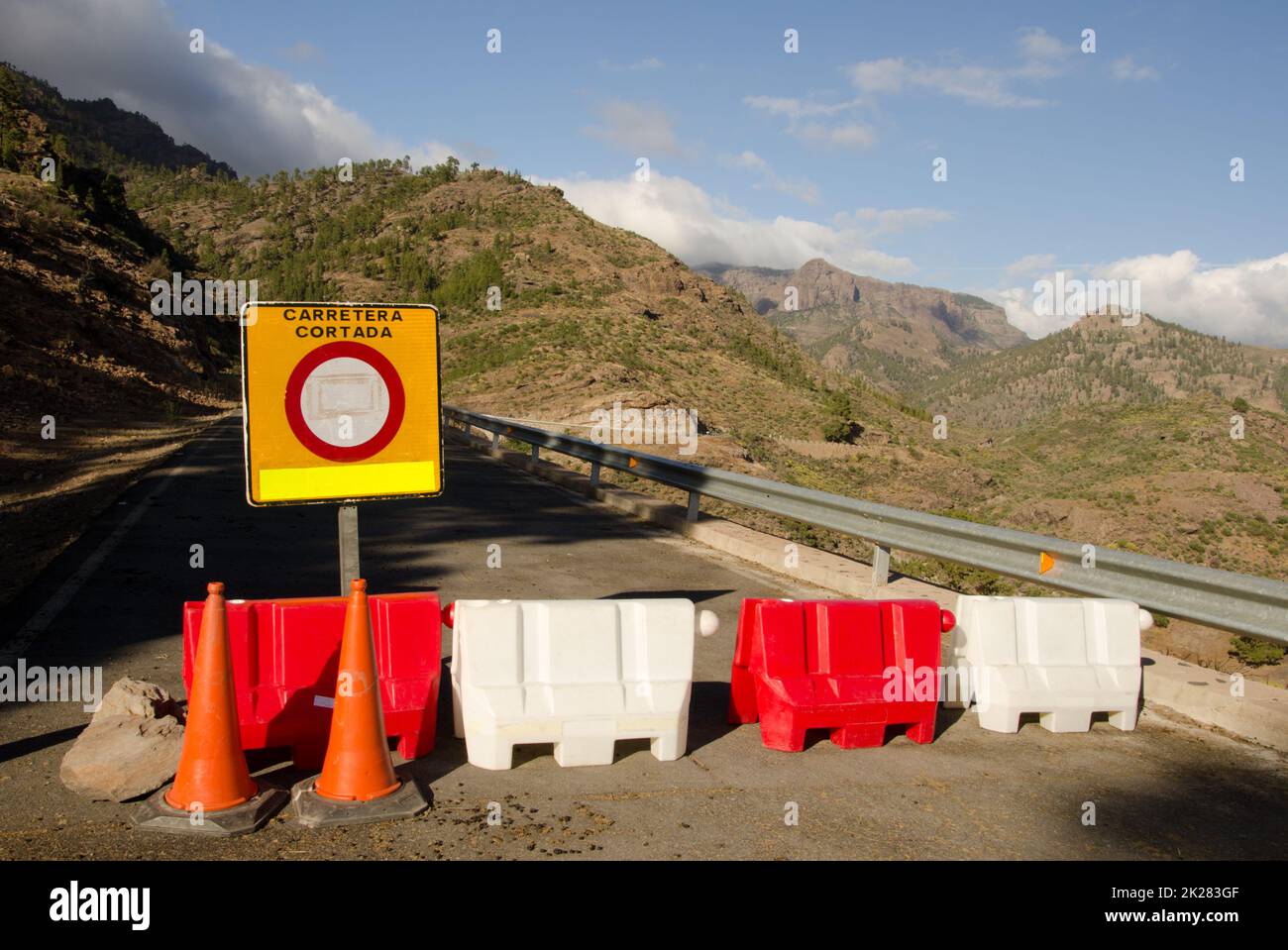 Route fermée en raison de glissements de terrain. Banque D'Images