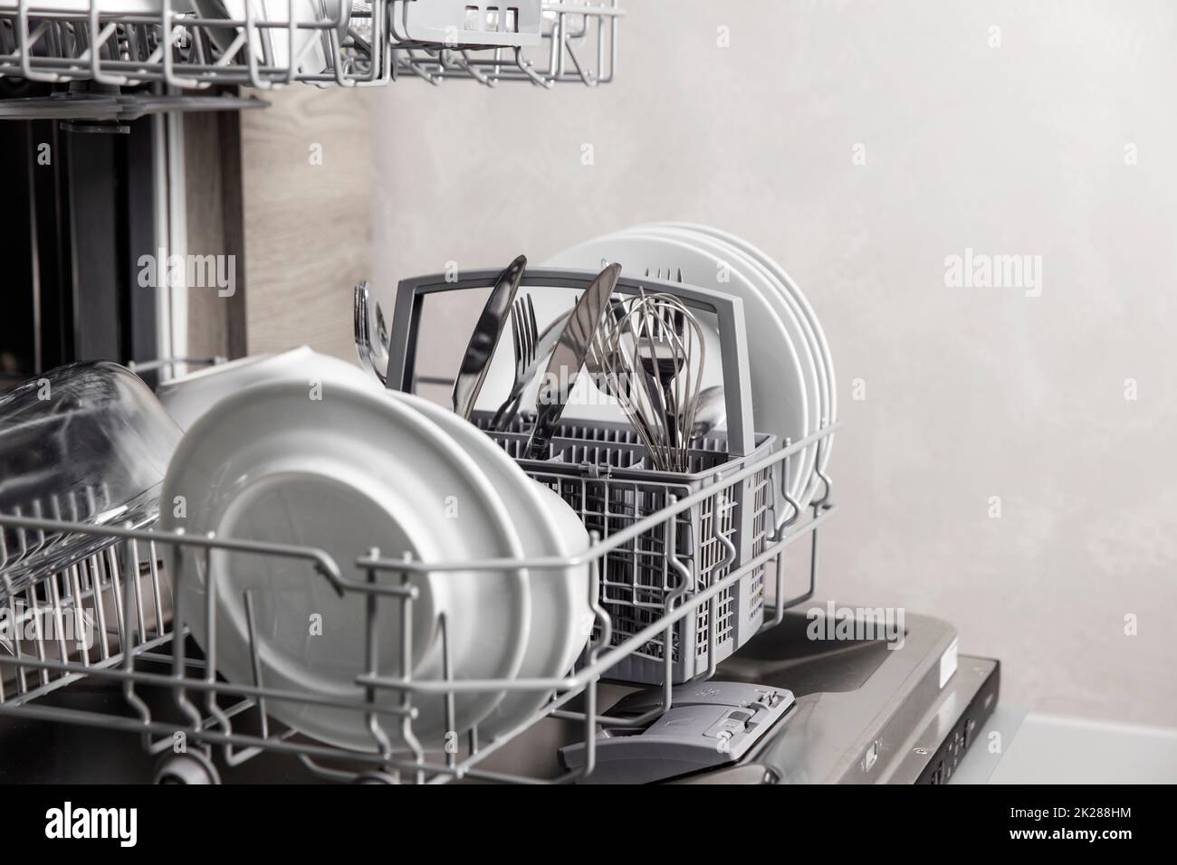 La machine lave-vaisselle automatique Photo Stock - Alamy