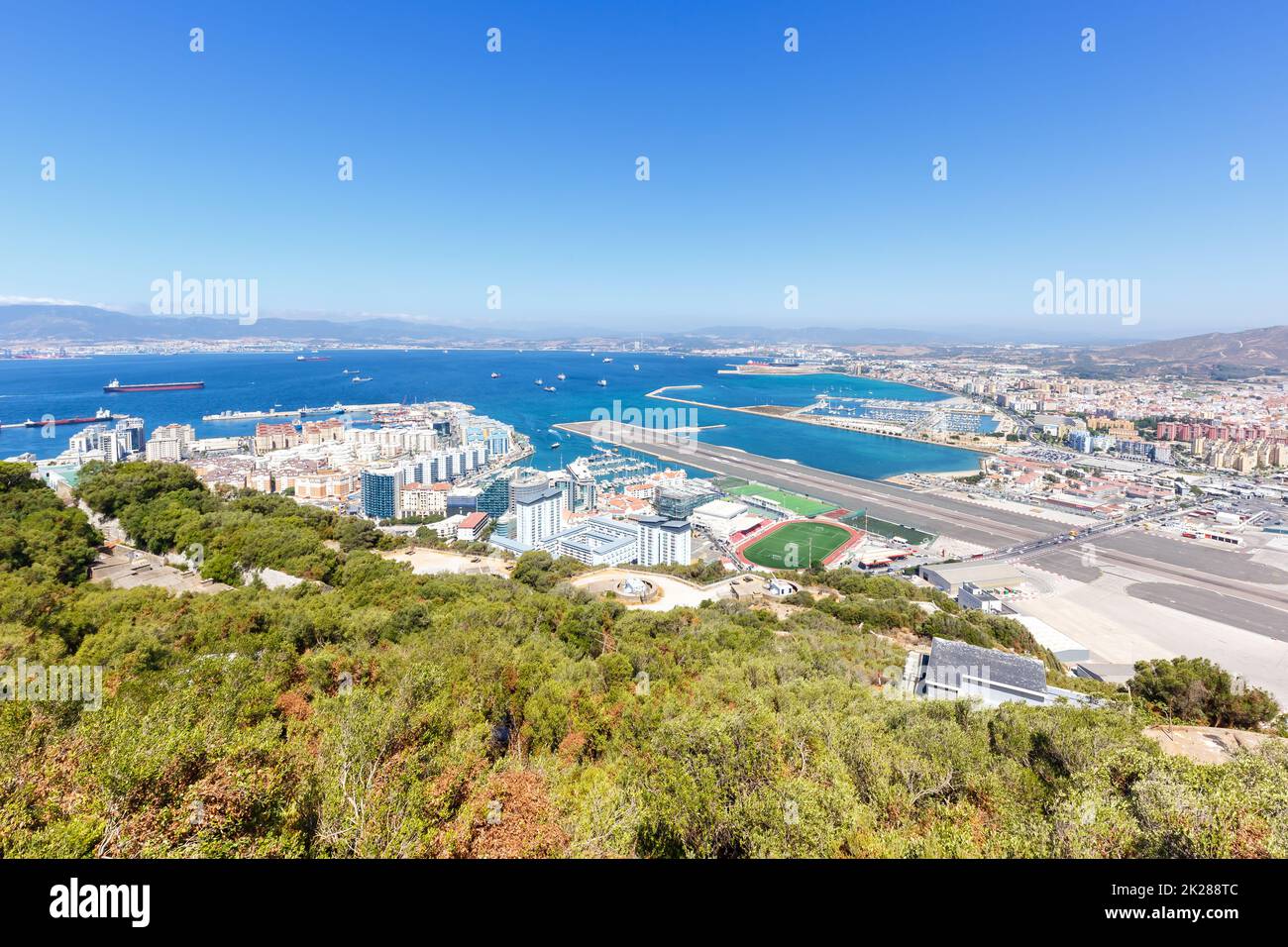 L'aéroport de Gibraltar et la ville copyspace copie de l'espace ci-dessus voyage Espagne Banque D'Images