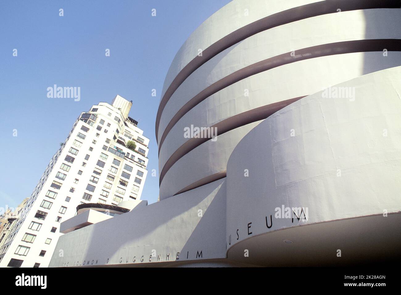Musée Guggenheim, architecte Frank Lloyd Wright. New York, Cinquième Avenue. Musée d'Art moderne Manhattan Upper East Side, New York, Etats-Unis. Extérieur Banque D'Images