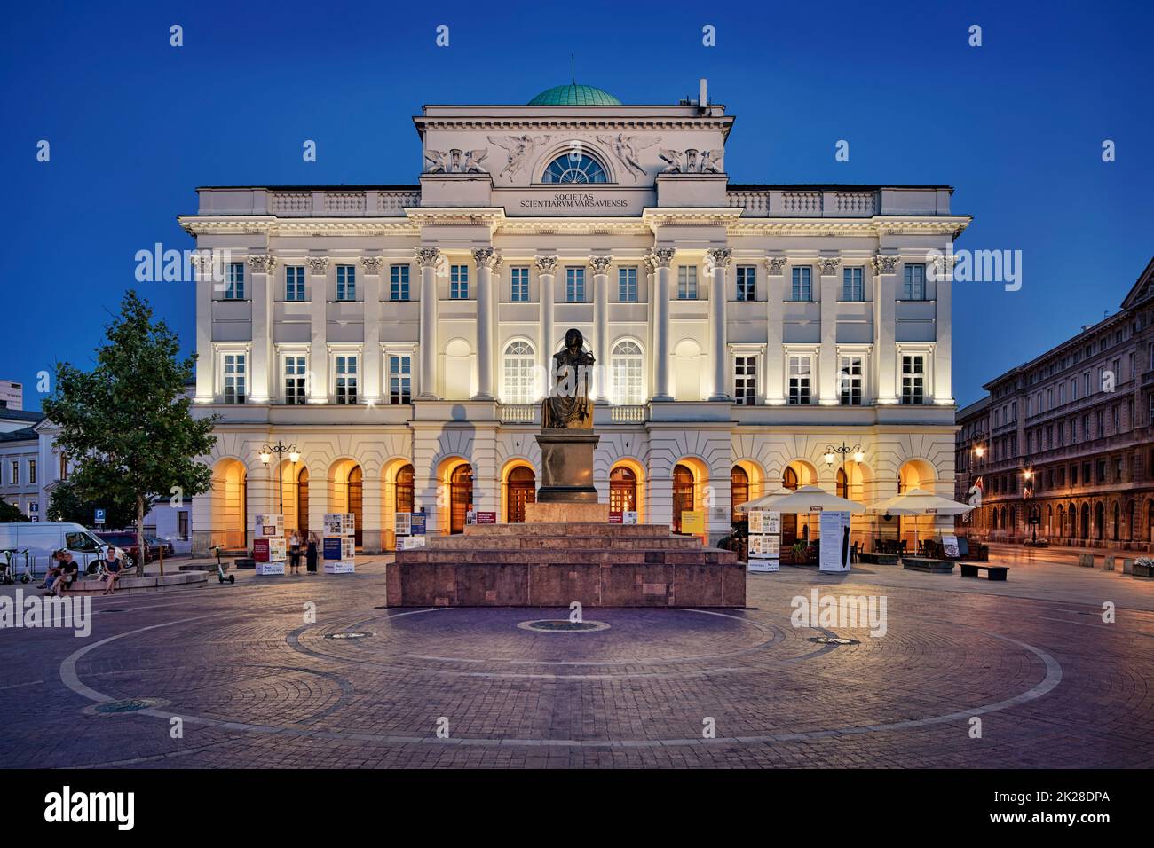 Pologne Varsovie Palais Staszic dans le style néoclassique - ancienne belle maison Banque D'Images Pologne Varsovie Palais Staszic dans le style néoclassique - ancienne belle maison Banque D'Images