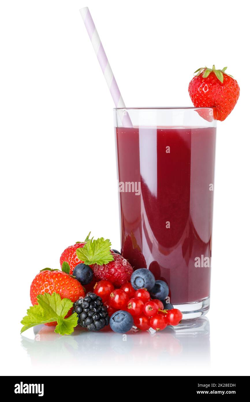 Jus de fruits à smoothie de baies de fruits buvez des baies sauvages de paille dans un verre isolé sur blanc Banque D'Images