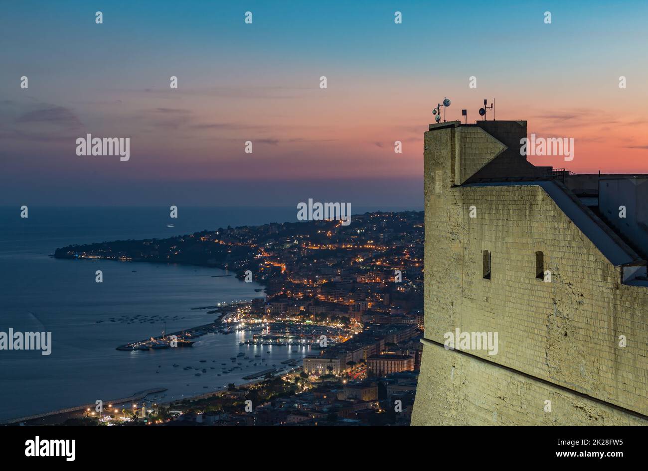 Castel Sant'Elmo de Naples au coucher du soleil Banque D'Images