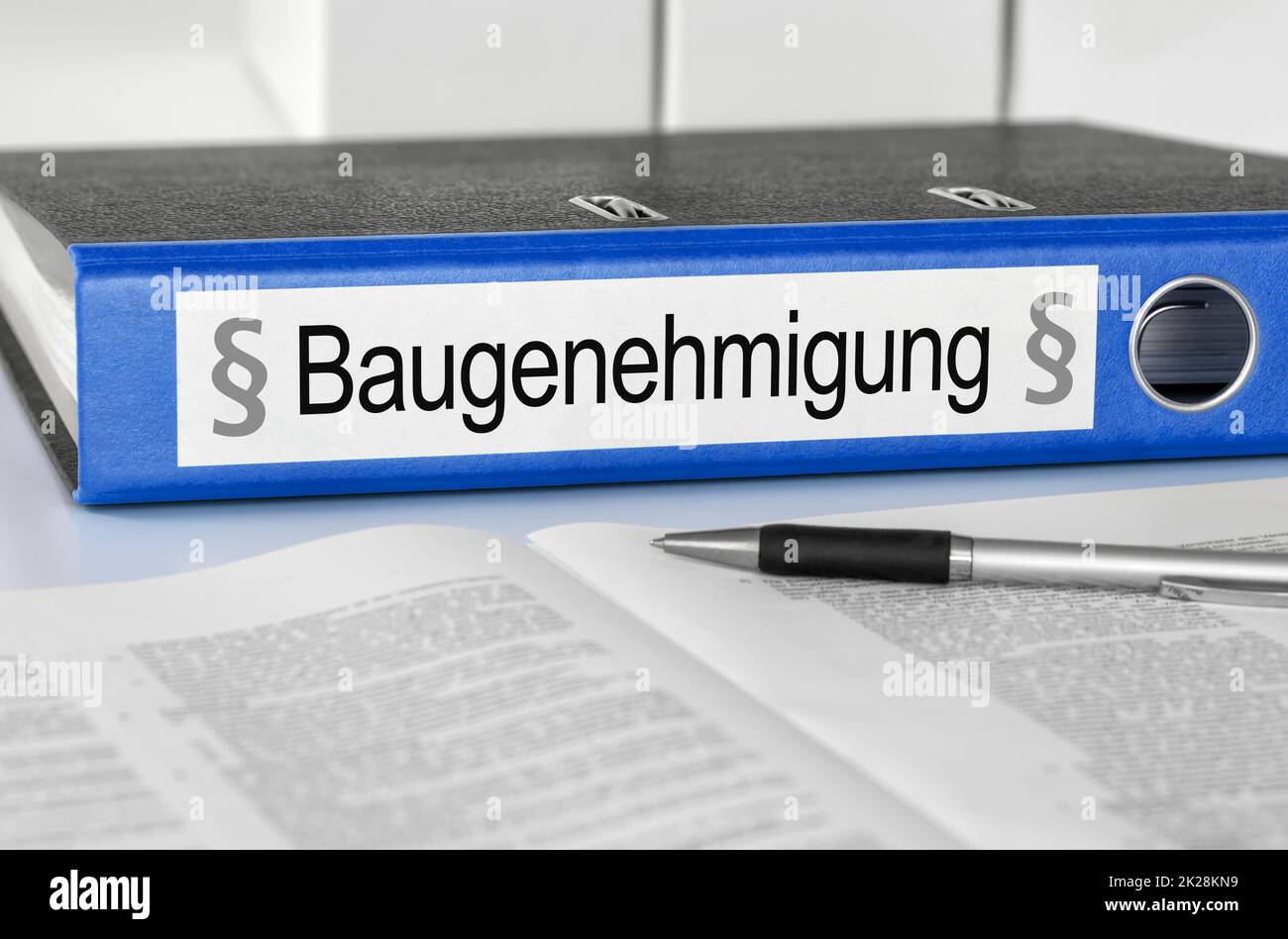 Dossier avec l'étiquette permis de construire en allemand - Baugenehmigung Banque D'Images
